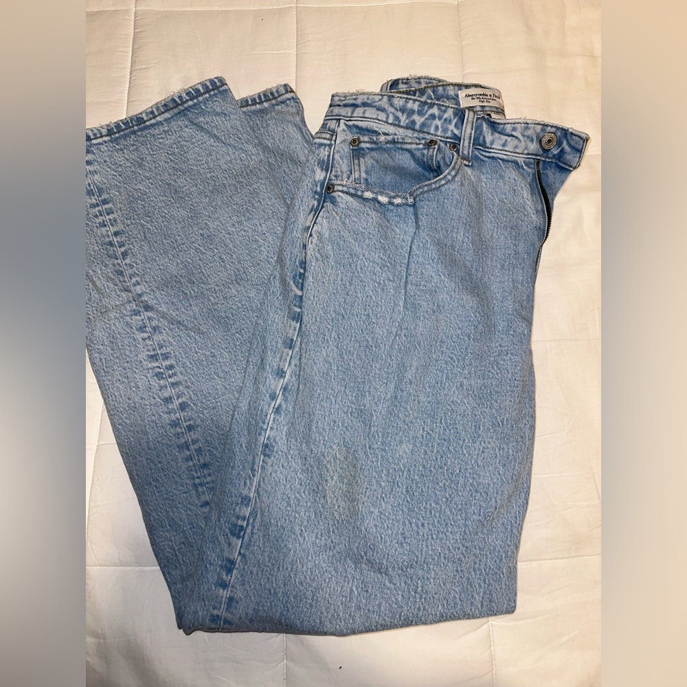 Abercrombie & Fitch Light Blue 90s High Rise Curve Love Relaxed Jean
